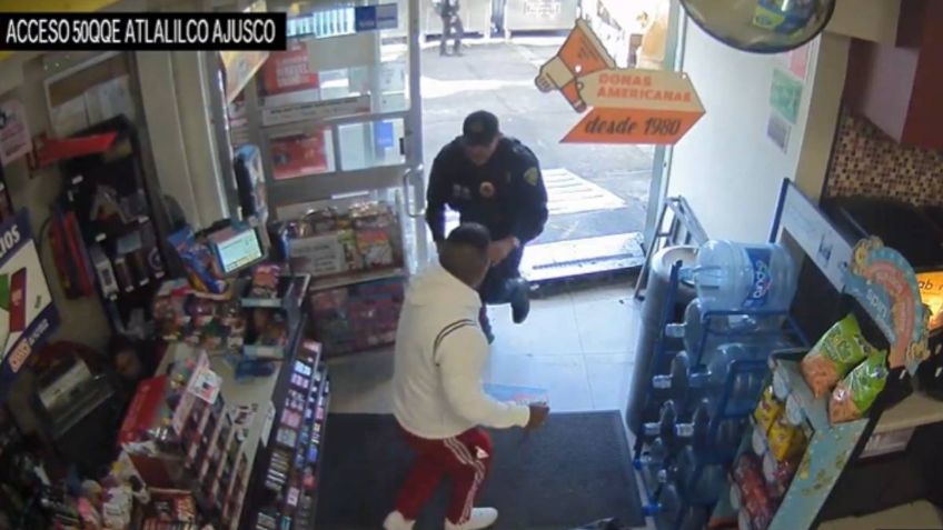 IMÁGENES FUERTES: revelan el momento exacto de la pelea entre un policía y un ladrón de OXXO