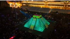 VIDEO: así fue el emotivo momento en que se iluminó la réplica exacta de la pirámide de Kukulcán en el Zócalo