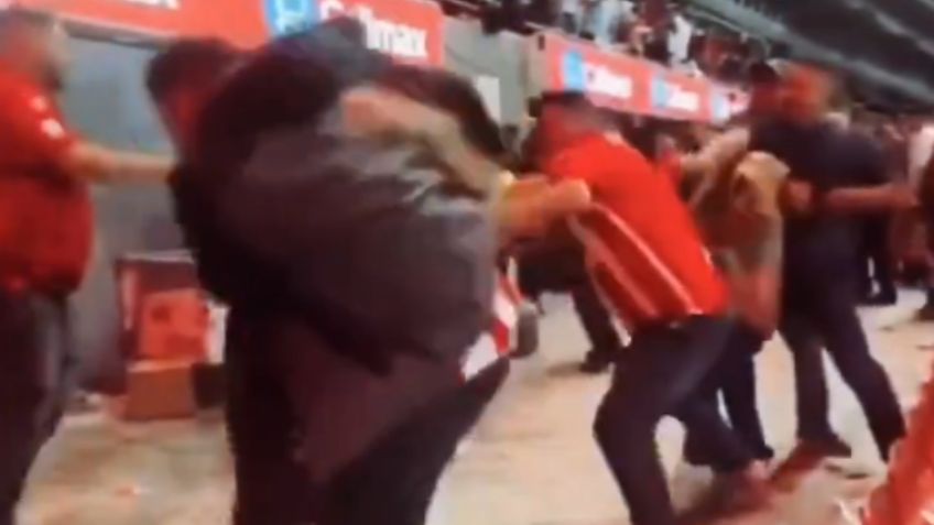 "Una pinche ambulancia": filtran IMÁGENES FUERTES de la pelea entre aficionados de Xolos y Chivas