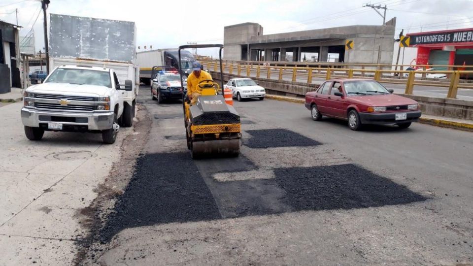 El personal de la Junta de Caminos apoya en los trabajos de desazolve en toda la entidad