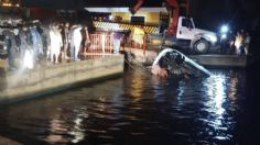 IMÁGENES FUERTES: Mueren ahogados 7 jóvenes al caer su camioneta en un río; festejaban el fin del ciclo escolar