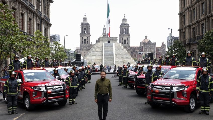 Martí Batres entrega 13 unidades nuevas al Heroico Cuerpo de Bomberos de la CDMX