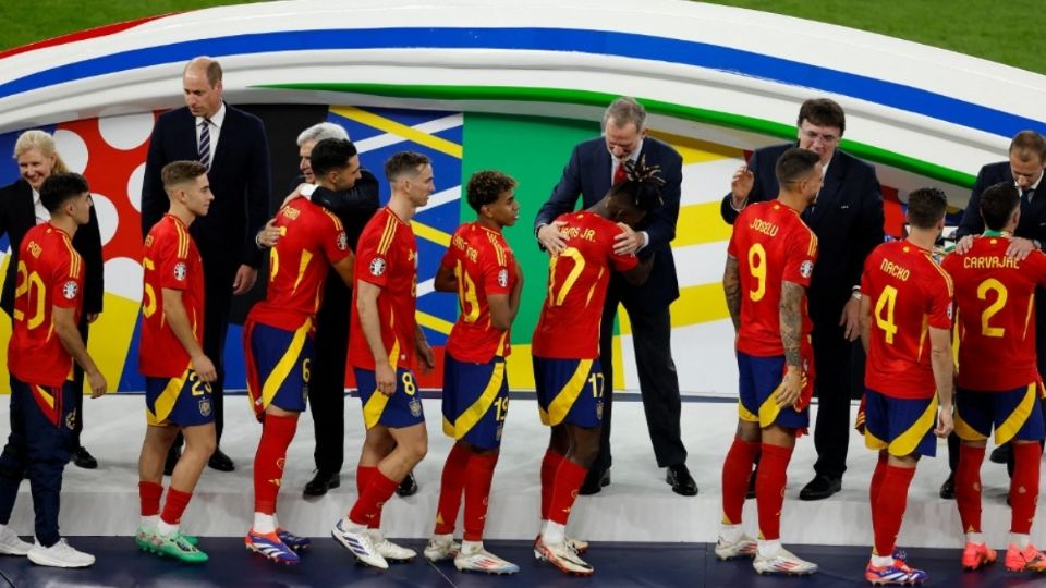 España se coronó campeón de la Eurocopa 12 años después.