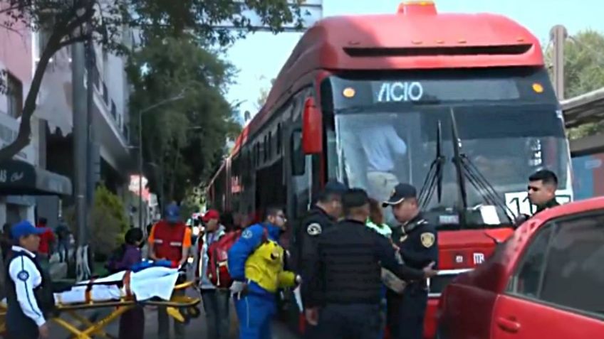 Accidente en Metrobús de Línea 1 deja 12 lesionados en avenida Insurgentes