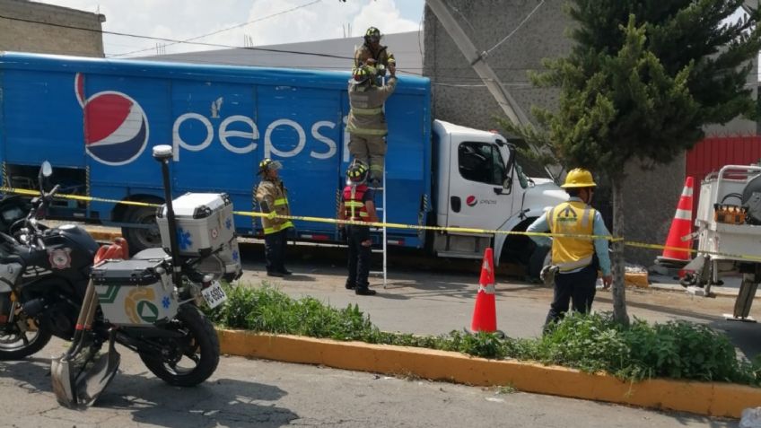 Camión de Pepsi se queda sin frenos y choca contra tres carros, hay varias personas heridas: VIDEO