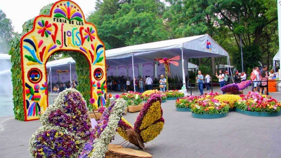 Realizan la Feria de las Flores 2024 en el Parque de la Bombilla, en la alcaldía Álvaro Obregón.