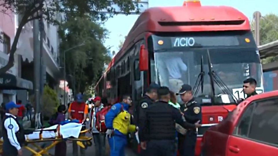 Metrobús de Línea 1 deja 12 lesionados