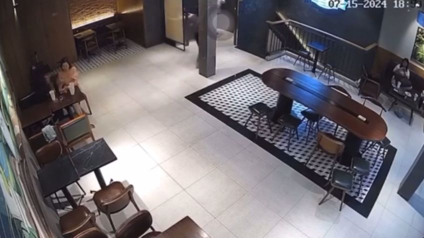 IMÁGENES IMPACTANTES: hombre apuñala a su pareja en una cafetería