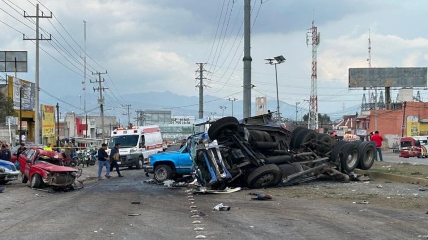 VIDEO: tractocamión se queda sin frenos y provoca fuerte accidente en la México-Tuxpan; reportan varios heridos