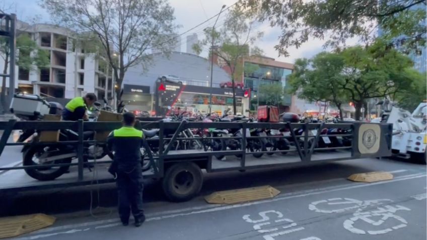 Por infracciones a la ley de tránsito, se llevan 16 motocicletas al corralón en CDMX