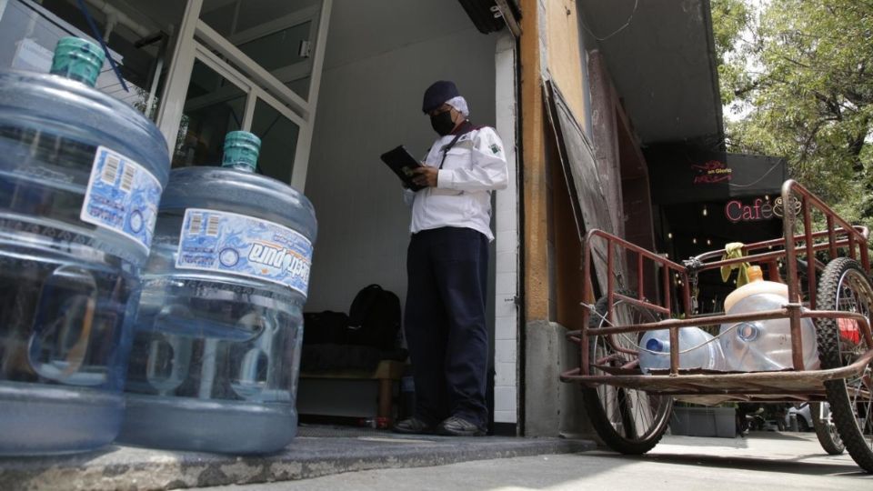 Conoce cómo puedes denunciar irregularidades en purificadoras de agua.