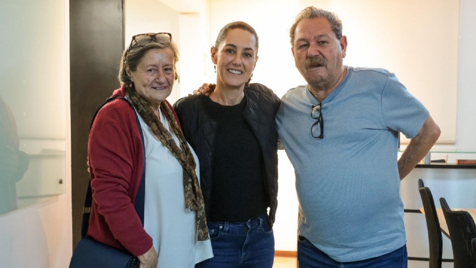 Claudia Sheinbaum, al centro, con Paloma Sáinz y Paco Ignacio Taibo II, este martes.