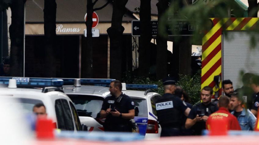 Reportan varios heridos en París luego de que un auto embistió la terraza de una cafetería