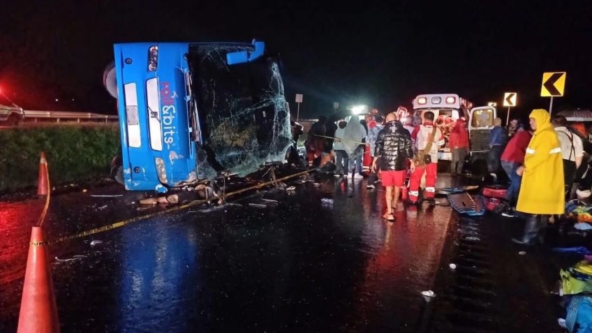 FOTOS: vuelca autobús en la autopista Salamanca-León