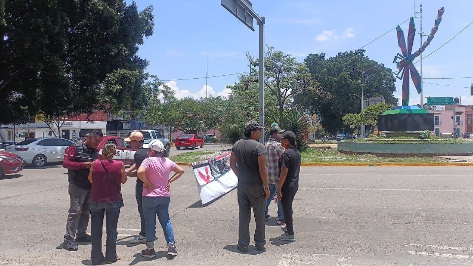 Los vecinos responsabilizan al presidente municipal de la falta de atención.