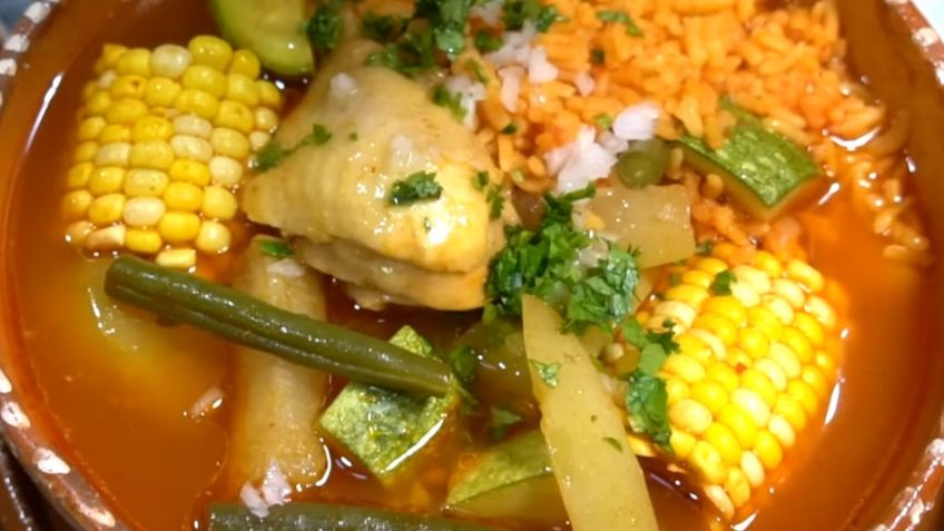 Riquísimo caldo de pollo rojo: la receta familiar para que disfrutes este platillo en temporada de lluvia y se olviden del frío