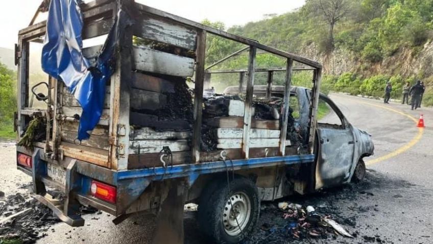 Balacean y calcinan a 3 personas en carretera de Oaxaca-Puerto Escondido