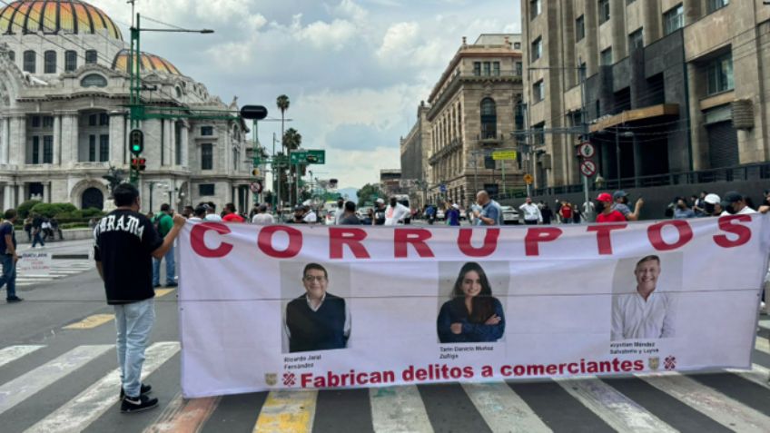 Bloqueo en Avenida Juárez y Eje Central por detención de comerciante de elotes; alternativas viales