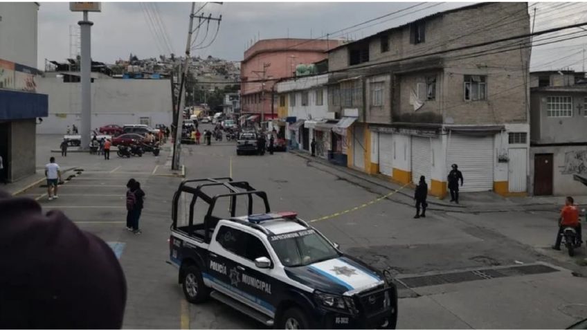 Matan de 15 balazos a hombre frente a supermercado en Naucalpan