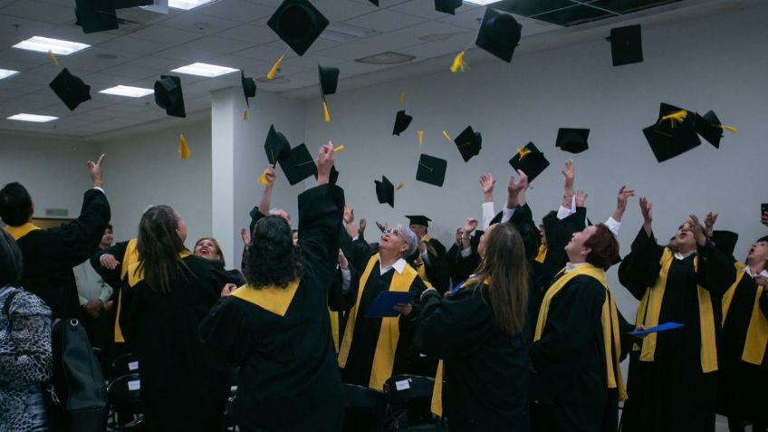 Diplomado de UANL transforma vida de adultos mayores