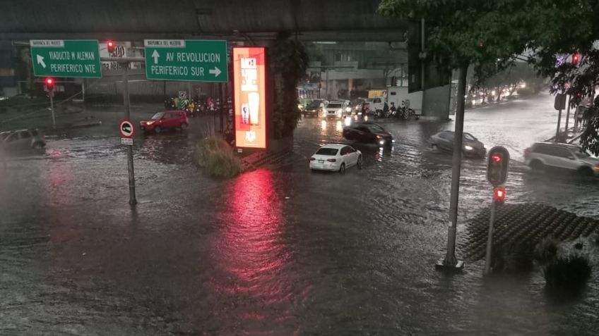 Conductor arrolla a policía de la CDMX que movilizaba el tráfico ocasionado por las lluvias