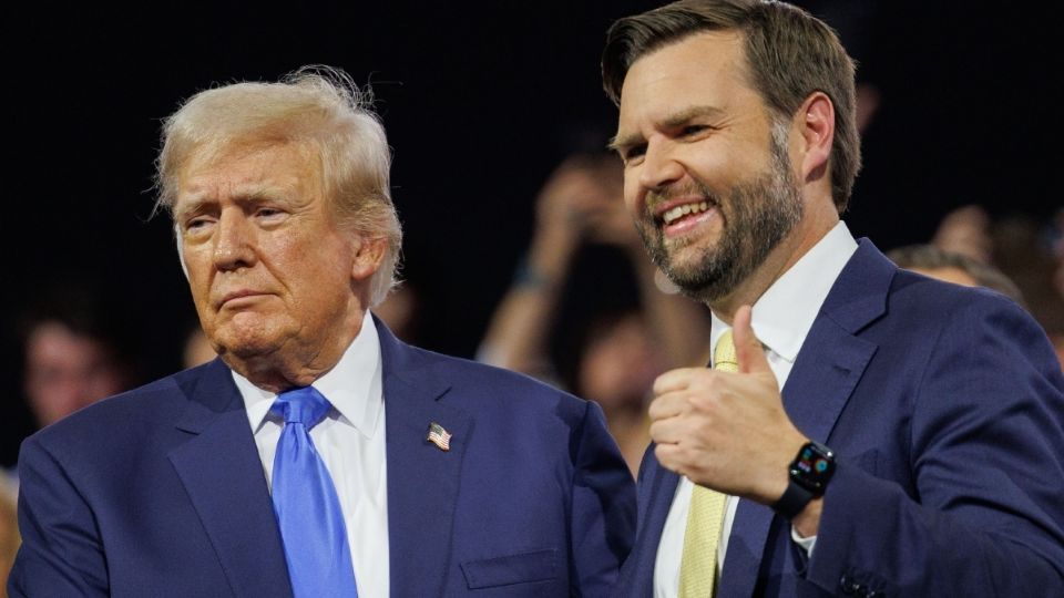 JD Vance, candidato a videpresidente Republicano, junto al expresidente de Estados Unidos, Donald Trump.