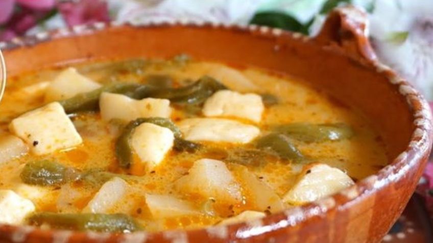 Aprende a preparar este rico caldo de papas con queso estilo norteño, ideal para cuando está lloviendo