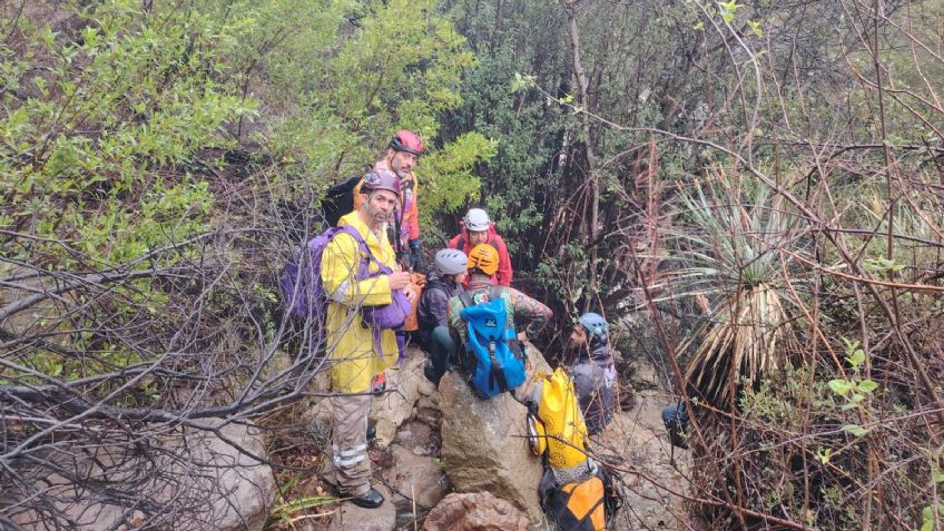 Senderistas quedan atrapados en sierra de San Luis Potosí tras romperse sus cuerdas: así los rescataron