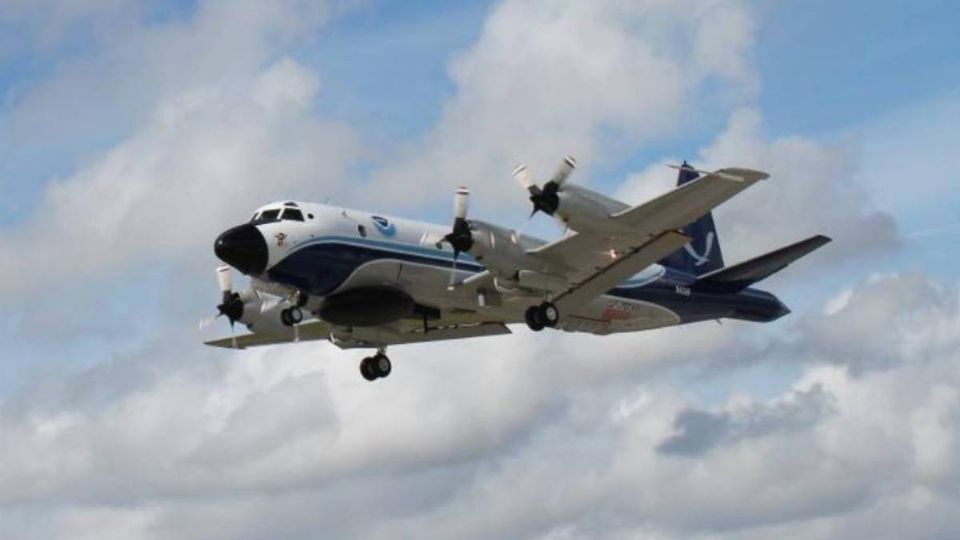 El avión Lockheed WP-3D Orión entró en Beryl.