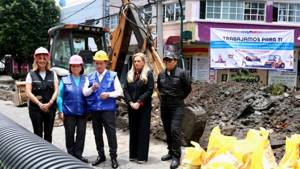 “Estos son compromisos cumplidos; así lo prometimos ante las y los vecinos y hoy les informamos que las obras han iniciado ya”, destacó el Alcalde.