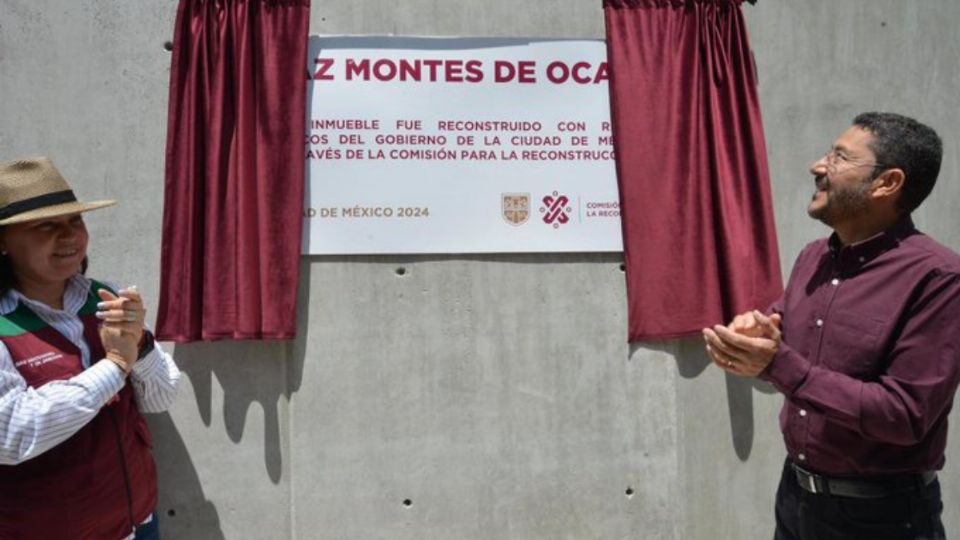 Develación de placa del edificio para 24 familias damnificadas