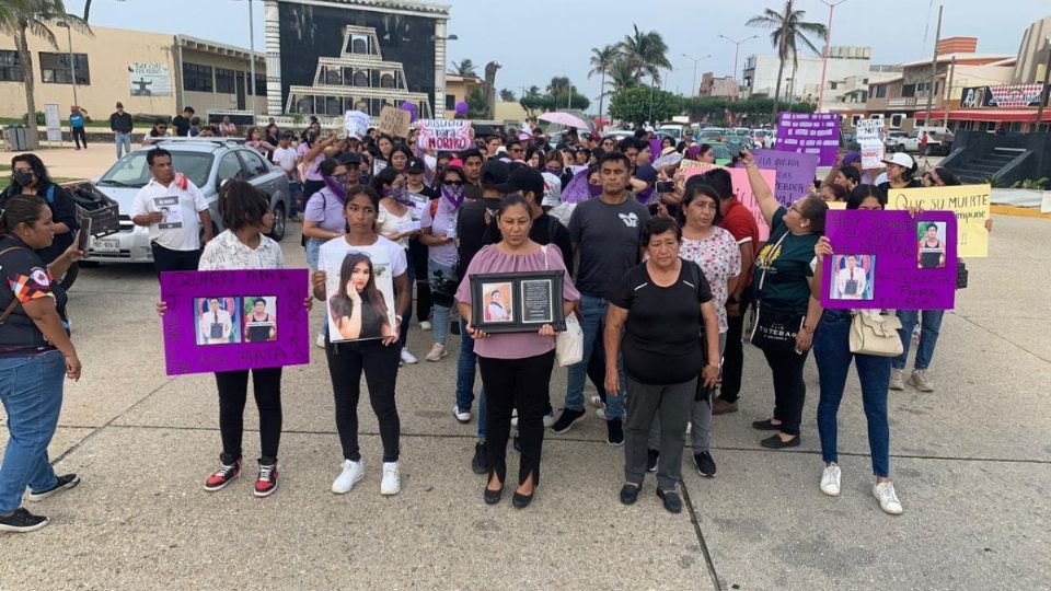 La madre de Noriko salió a marchar acompañada de otras mujeres.