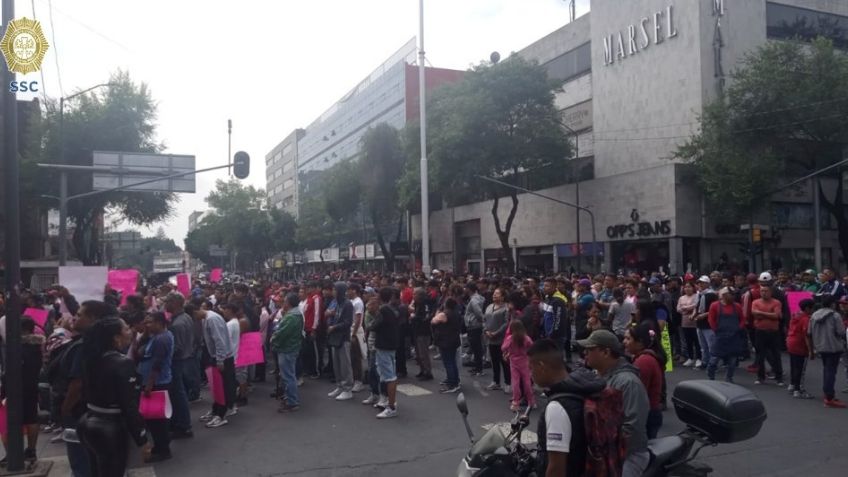 VIDEO: comerciantes bloquean las avenidas José María Izazaga y 20 de noviembre