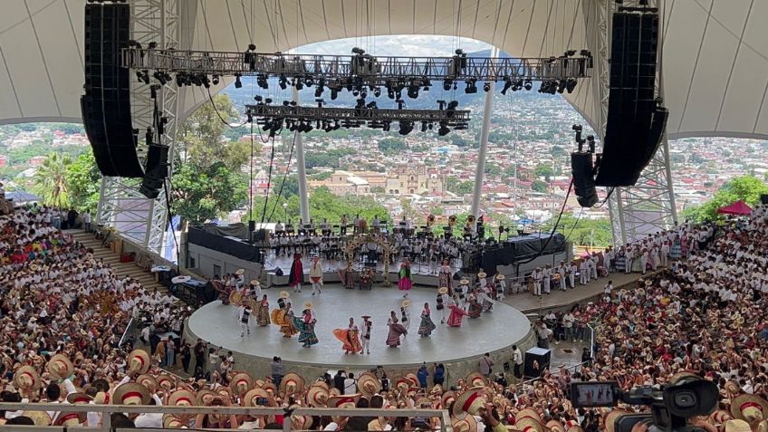 Algarabía y tradición se vivió en la rotonda de la azucena en el primer lunes del cerro