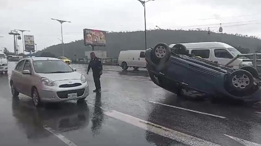 Vuelca auto sobre Insurgentes Norte a la altura de Acueducto en la Gustavo A. Madero