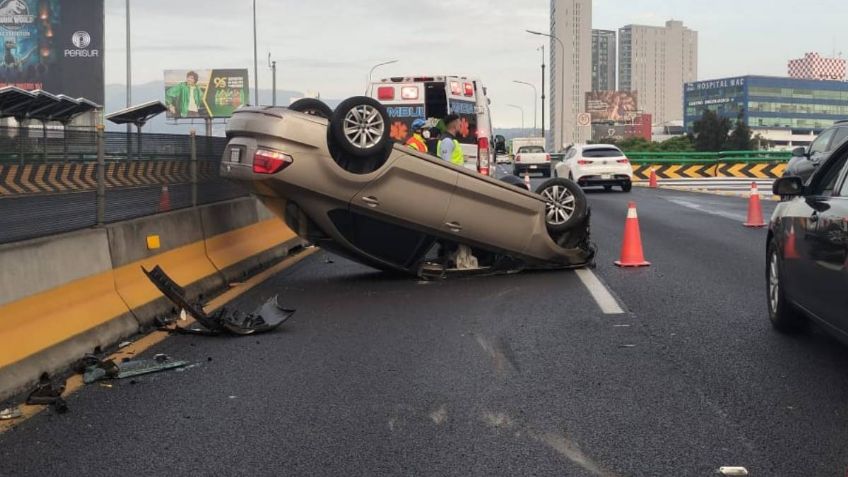 Volcadura en segundo piso de Periférico hoy, martes 23 de julio, provoca caos vial