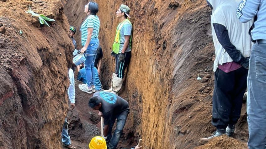 Derrumbe sepulta a cinco trabajadores en Uruapan; uno muere