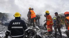 IMÁGENES IMPACTANTES: mueren 18 en accidente aéreo en Nepal, solo se salva el piloto