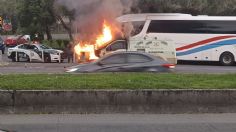 Camioneta de valores se incendia en plena Avenida de los Insurgentes a la altura de Tlatelolco