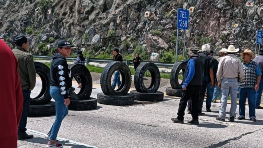 VIDEO: ejidatarios bloquean la autopista Arco Norte