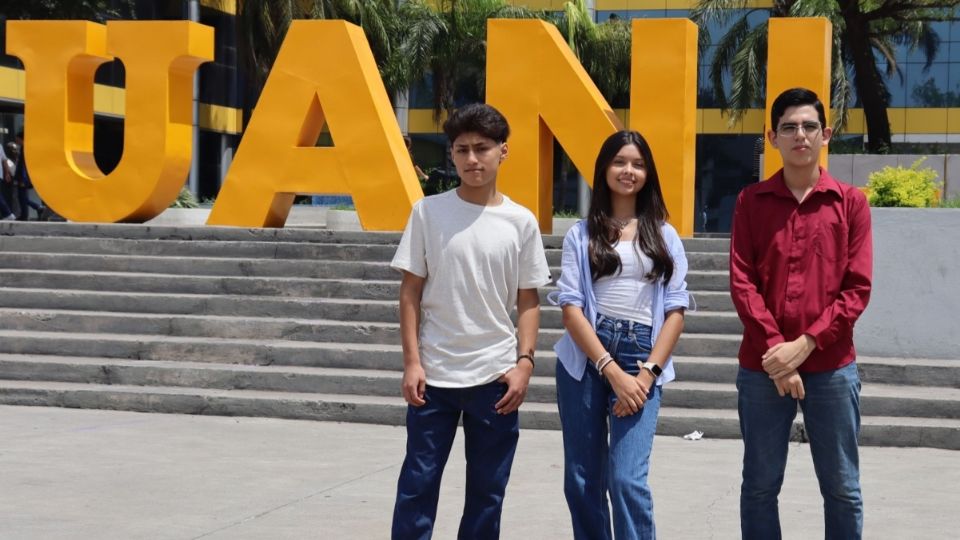 Tres jóvenes destacaron de entre casi 44 mil aspirantes a ingresar al sistema de preparatorias de la UANL, al obtener el puntaje más alto