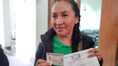 INE entrega su credencial para votar a Sanjuana Maldonado tras ser indultada en San Luis Potosí