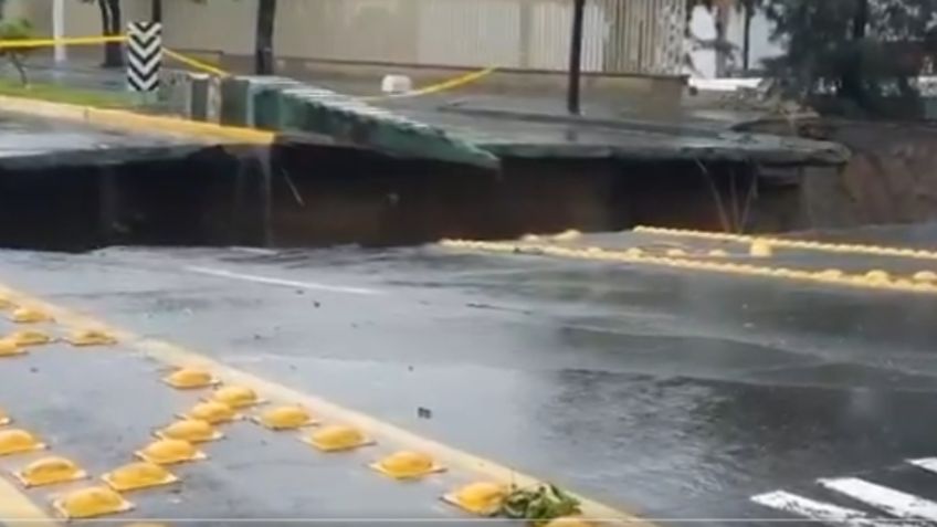 Socavón de Zapopan mide 45 metros y habría sido ocasionado por el paso de colectores sanitarios