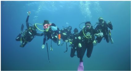 Las Sirenas de Natividad: las mujeres que se transformaron en buzas para explorar y proteger el mar en México