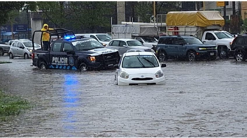 Conductor muere ahogado tras intensas lluvias en Aguascalientes: su camioneta fue arrastrada