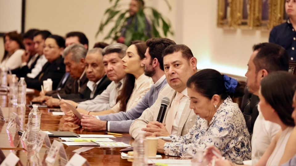 Dijo que también se están realizando reuniones con despachos jurídicos para analizar la concesión del agua de Puebla y sus servicios