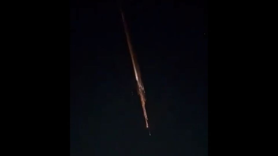 Meteorito se desintegra en el cielo