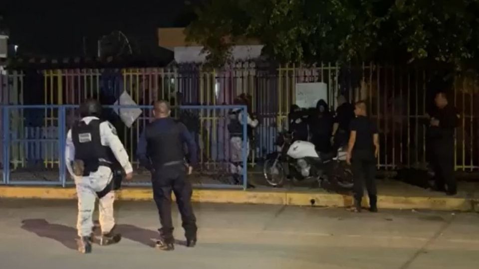 La mujer fue abandonada en la primaria, con las manos atadas