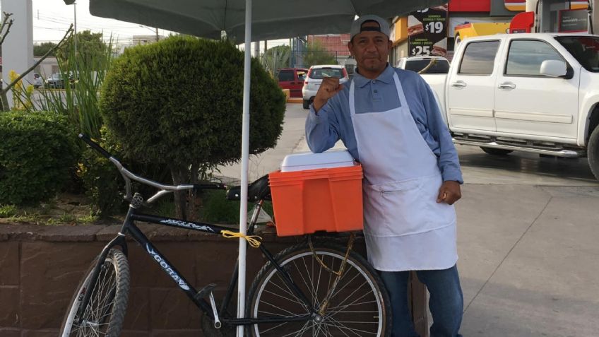 Roban su bici a señor que vende gorditas para sobrevivir, pide ayuda en Facebook para volver a trabajar