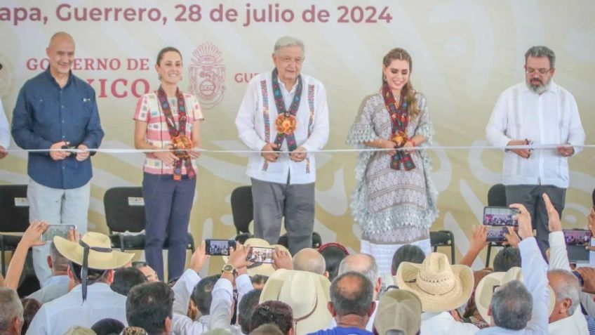 Evelyn Salgado y AMLO inauguran la ampliación de la Carretera Las Cruces-Pinotepa Nacional